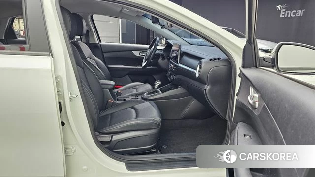 Kia The New K3 2nd generation 2021 Белый из Кореи, фото 2