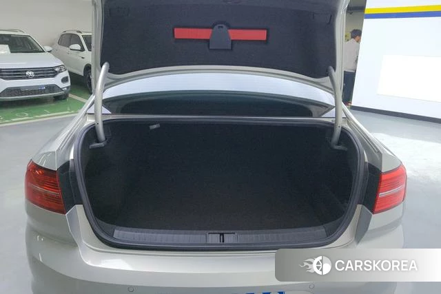 Volkswagen Magotan 2019 Желтый из Китая, фото 2