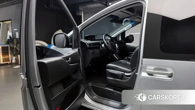 Hyundai Staria 2022 Серебряный из Кореи, фото 2