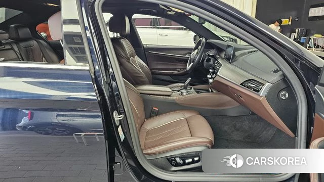 BMW 5 Series (G30) 2020 Черный из Кореи, фото 2