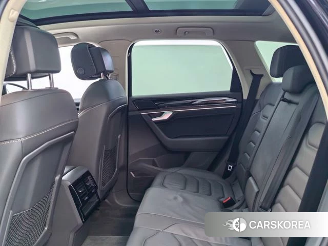Volkswagen Touareg 2023 Черный из Китая, фото 2