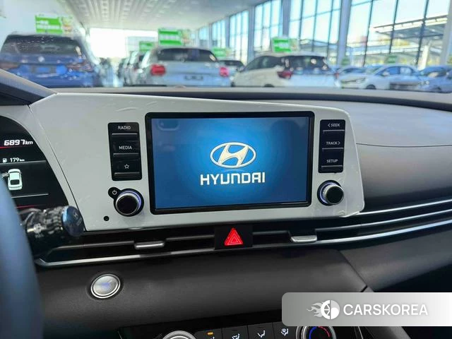 Hyundai Elantra 2023 Белый из Китая, фото 2