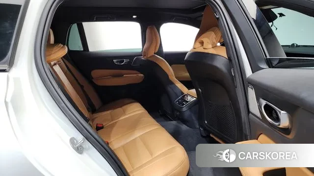 Volvo V60 Cross-Country 2nd Generation 2023 Белый из Кореи, фото 2