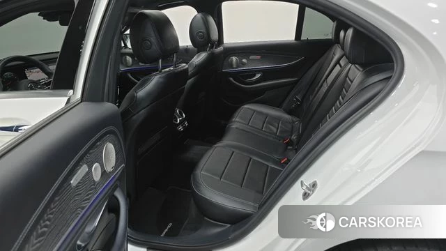 Mercedes-Benz E-Class W213 2022 Белый из Кореи, фото 2