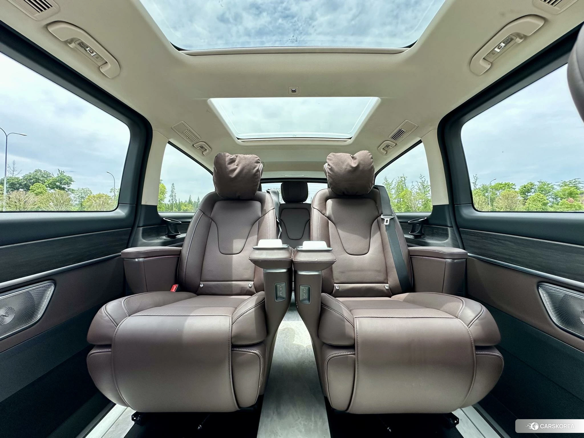 Mercedes-Benz V-class 2024 Черный из Китая, фото 2