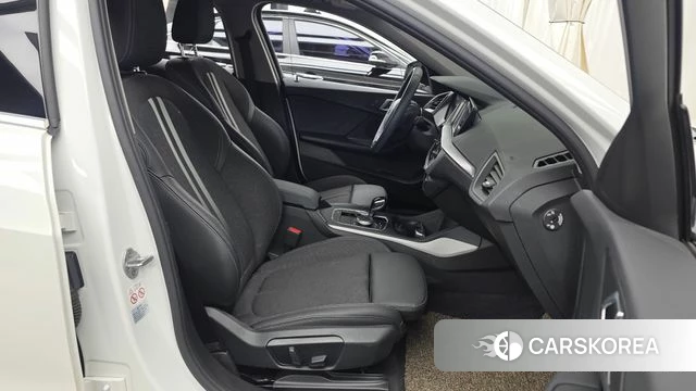 BMW 1 Series (F40) 2020 Белый из Кореи, фото 2