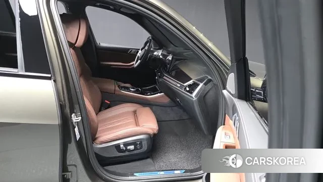 BMW X5 (G05) 2024 Песочный из Кореи, фото 2