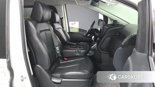 Hyundai Staria 2022 Белый из Кореи, фото 2