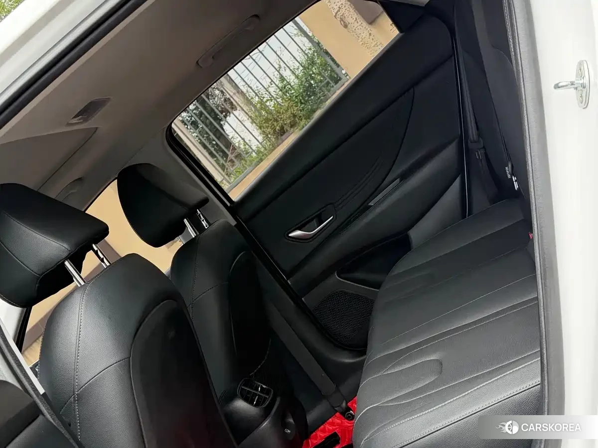 Hyundai Elantra 2023 Белый из Китая, фото 2