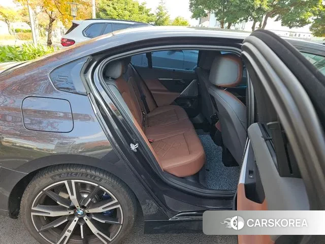 BMW 5 Series (G60) 2024 Черный из Кореи, фото 2