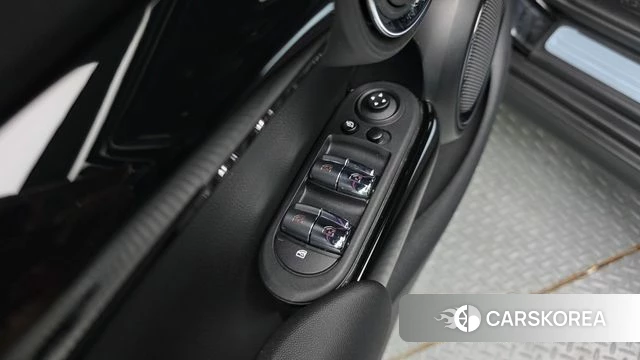 Mini Cooper 2023 Черный из Кореи, фото 2