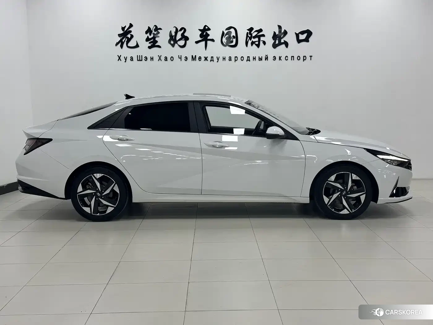 Hyundai Elantra 2023 Белый из Китая, фото 2