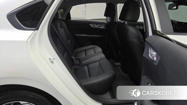 Kia The New K3 2nd generation 2022 Белый из Кореи, фото 2