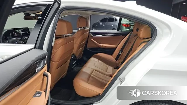 BMW 5 Series (G30) 2021 Белый из Кореи, фото 2