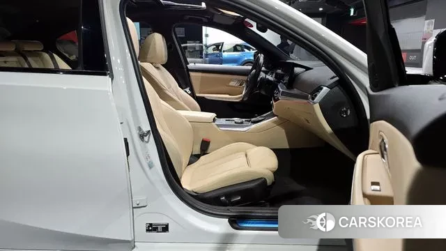 BMW 3 Series (G20) 2023 Белый из Кореи, фото 2