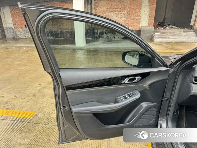 Lynk 03 2023 Темно-серый из Китая, фото 2