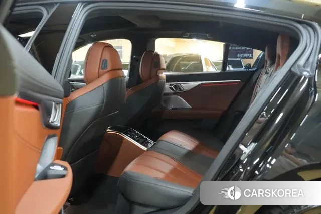 BMW 8 Series (G15) 2023 Черный из Кореи, фото 2