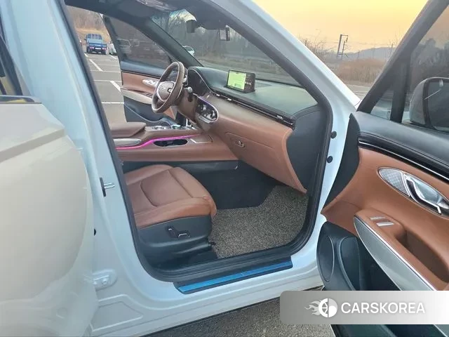 Genesis GV70 2023 Жемчужный цвет из Кореи, фото 2