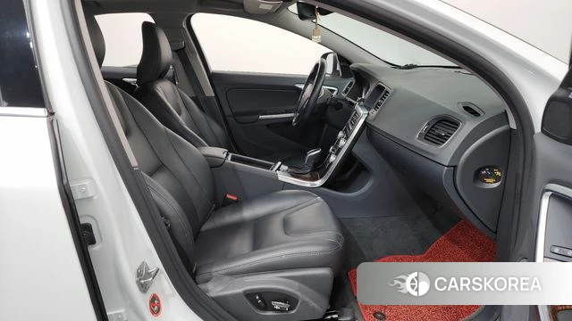 Volvo S60 2018 Белый из Кореи, фото 2