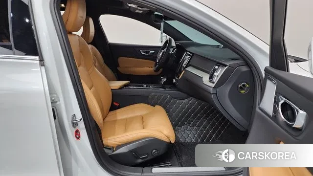 Volvo S60 3rd generation 2019 Белый из Кореи, фото 2