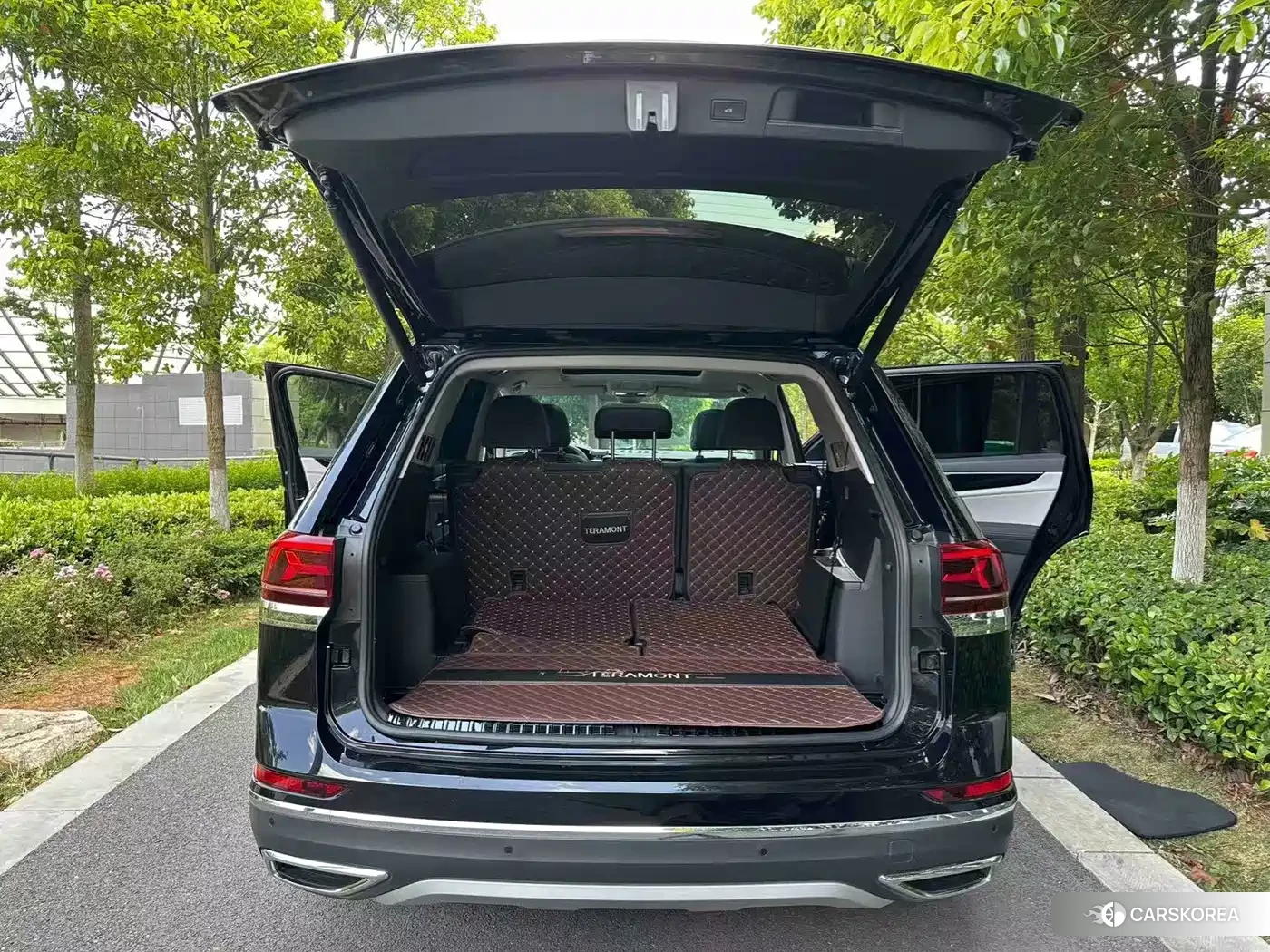 Volkswagen Touareg 2022 Черный из Китая, фото 2