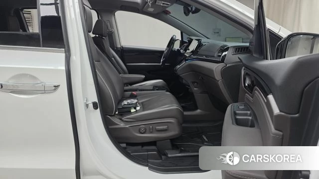 Honda Odyssey 2021 Белый из Кореи, фото 2