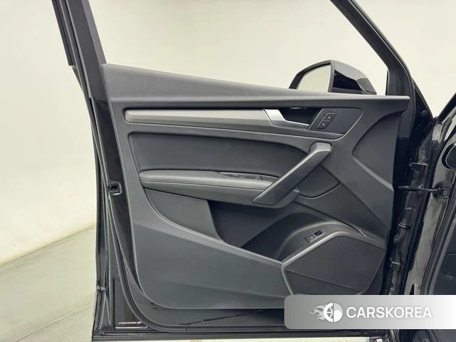 Audi Q5L 2023 Черный из Китая, фото 2