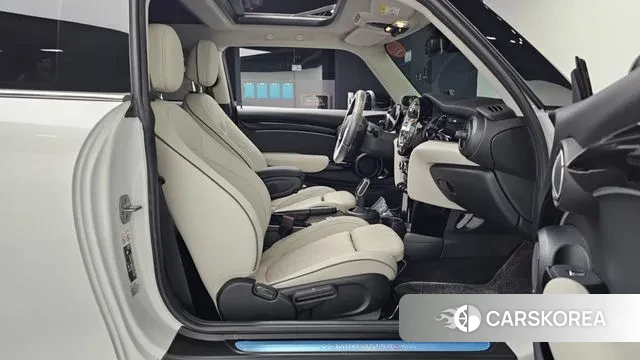 Mini Cooper S 2023 Белый из Кореи, фото 2