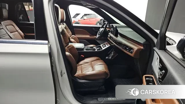 Lincoln Aviator 2nd generation 2022 Белый из Кореи, фото 2