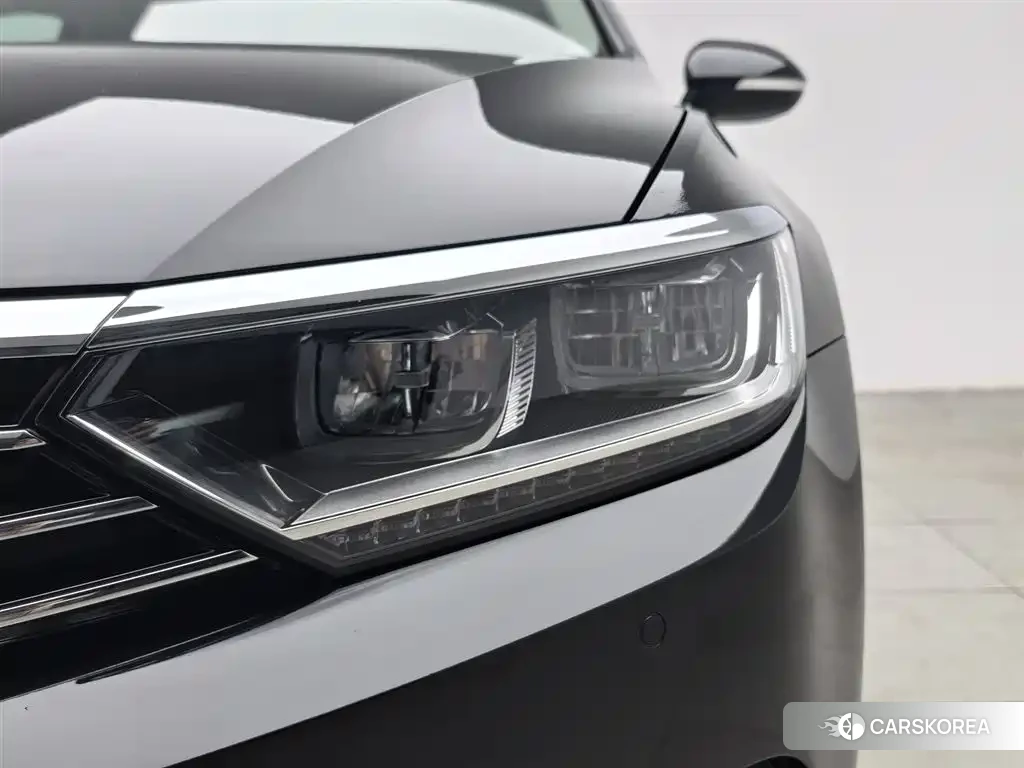 Volkswagen Magotan 2018 Черный из Китая, фото 2