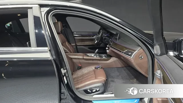 BMW 7 Series (G11) 2021 Черный из Кореи, фото 2