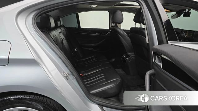 BMW 5 Series (G30) 2018 Серебряный из Кореи, фото 2