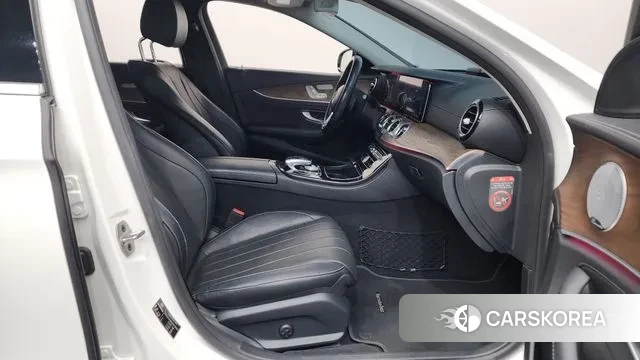 Mercedes-Benz E-Class W213 2018 Белый из Кореи, фото 2