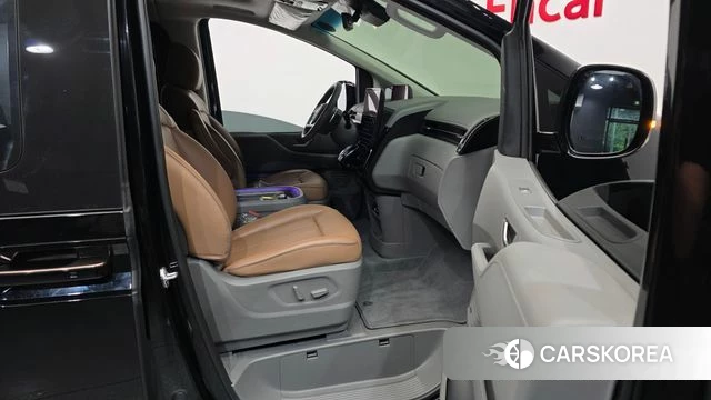 Hyundai Staria 2022 Черный из Кореи, фото 2