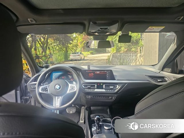 BMW 1 Series (F40) 2024 Серебристо-серый из Кореи, фото 2