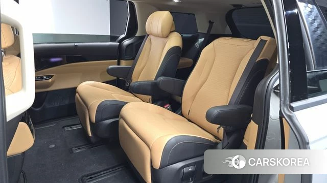 Kia Carnival 4th generation 2023 Серебристо-серый из Кореи, фото 2