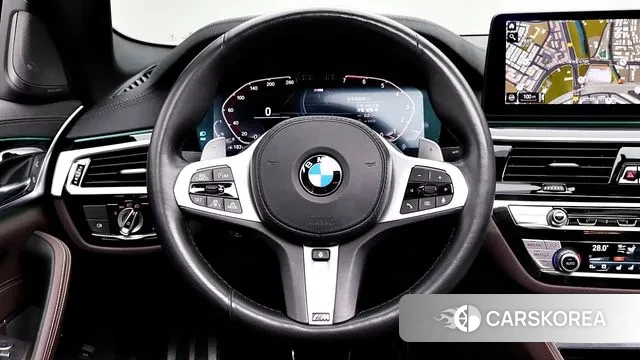 BMW 5 Series (G30) 2021 Белый из Кореи, фото 2