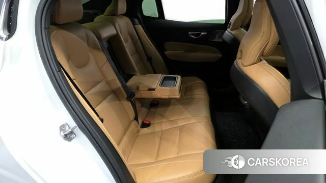 Volvo S60 3rd generation 2021 Белый из Кореи, фото 2
