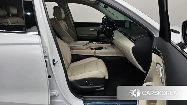 Genesis GV70 2023 Белый из Кореи, фото 2