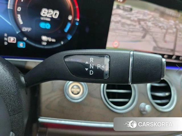 Mercedes-Benz E-Class W213 2021 Серебристо-серый из Кореи, фото 2