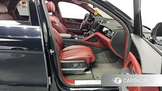 Bentley Bentayga 2023 Черный из Кореи, фото 2