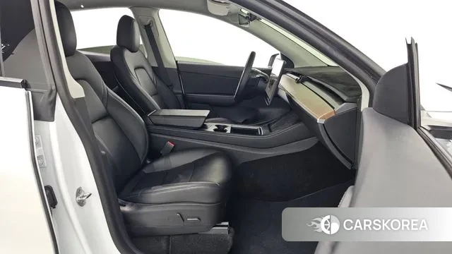 Tesla Model Y 2022 Белый из Кореи, фото 2