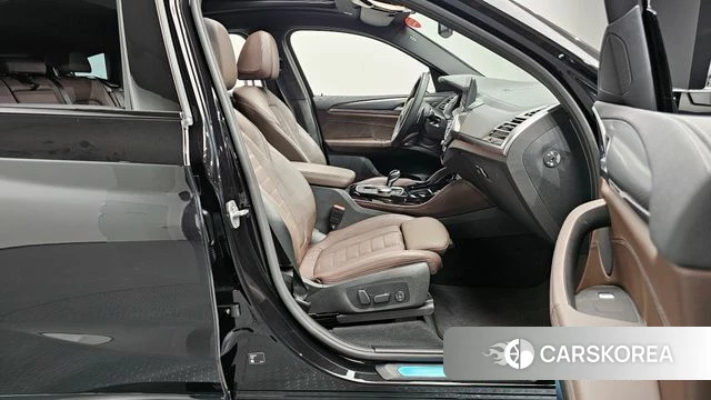 BMW X4 (G02) 2025 Черный из Кореи, фото 2