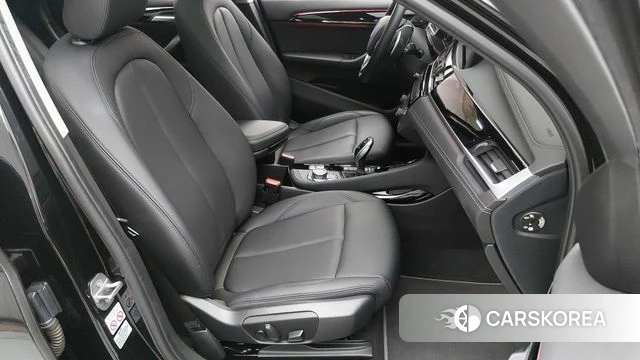 BMW X1 (F48) 2022 Черный из Кореи, фото 2