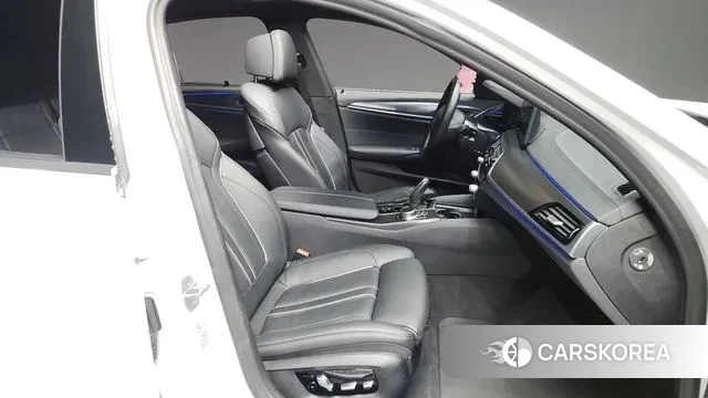 BMW 5 Series (G30) 2022 Белый из Кореи, фото 2