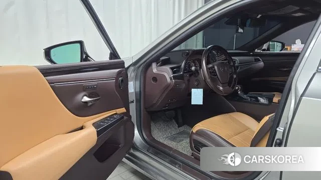 Lexus ES300h 7th generation 2020 Серебристо-серый из Кореи, фото 2