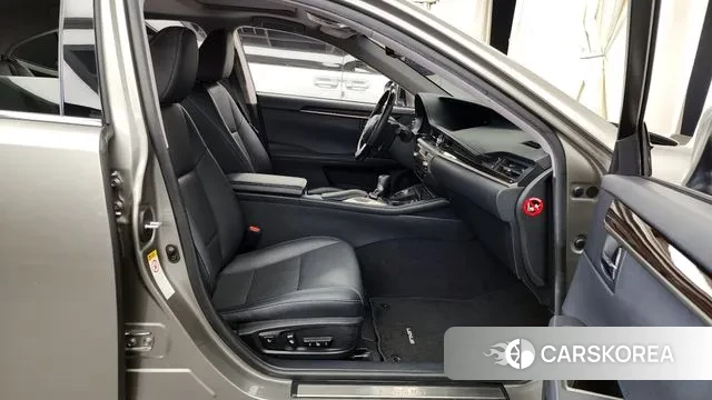 Lexus New ES300h 2018 Песочный из Кореи, фото 2