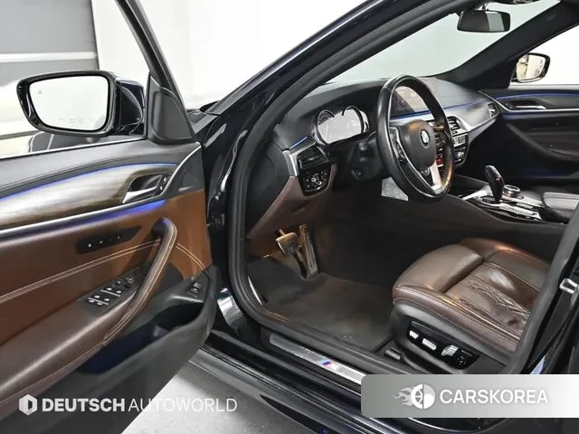 BMW 5 Series (G30) 2018 Черный из Кореи, фото 2