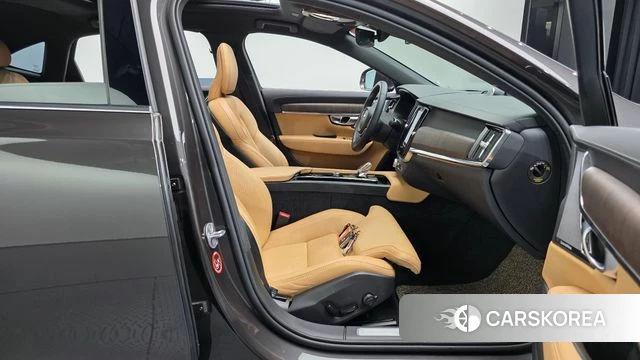 Volvo S90 2023 Коричневый из Кореи, фото 2