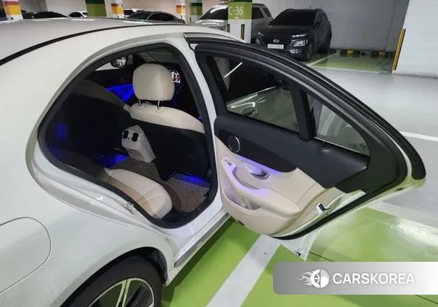 Mercedes-Benz C-Class W205 2021 Белый из Кореи, фото 2